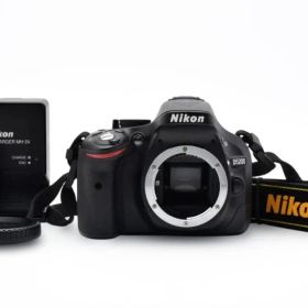 ★バリアングル液晶！エントリーに最適な一眼レフ★ Nikon ニコン D5200