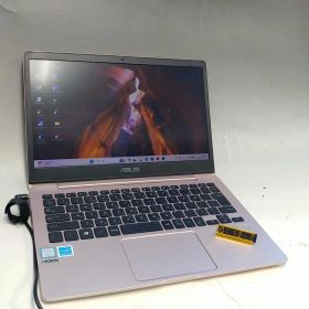 ASUS ZenBook 13 UX331 13㌅ i7 8世代 8G 238G