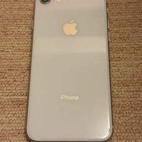 iPhone 8（シルバー、256GB、SoftBank SIMロック解除済）