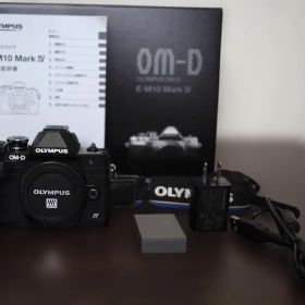 【美品】OM-D E-M10 Mark IVボディ シャッター3000回箱付