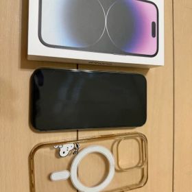 Apple iPhone 14 Pro 本体 スヌーピー ケース付属