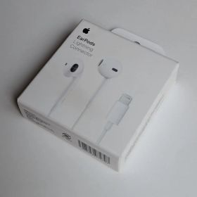 Apple EarPods with Lightning Connector