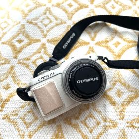 OLYMPUS PEN E-P7 本体 レンズ付き（14-42mm EZ）
