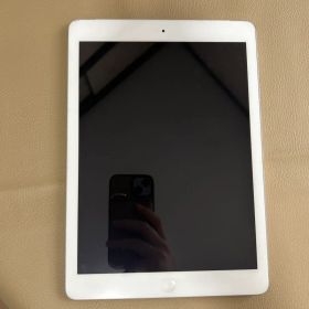 iPadAir 第1世代 16GB Wi-Fi＋Cellularモデル シルバー