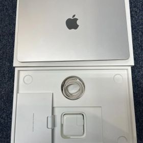 中古美品 MacBook Air M2 13.6インチ 8GB/256GB MLY13J/A スターライト