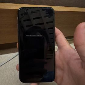 り*う様 Apple iPhone 8 ブラック 本体