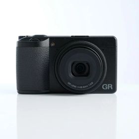 【中古】 (リコー) RICOH GR III【中古カメラ コンパクトデジカメ】 ランク：AB