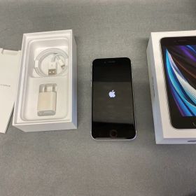 美品 国内版 SIMフリー iPhone SE 第二世代 256GB ホワイト色