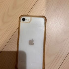 Apple iPhone SE (第2世代) ホワイト ケース付き