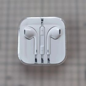 Apple EarPods with 3.5mm Plug