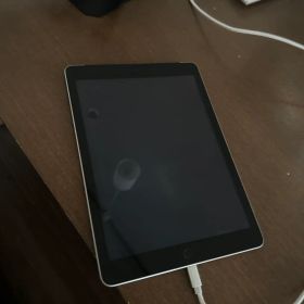 Apple iPad 第5世代 シルバー