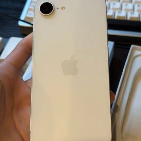 iPhone 16e 128GB ホワイト