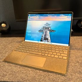 Microsoft Surface Pro 8 LTE 本体