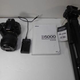 一眼レフデジカメ・Nikon／D5000／ 中古良美品／バッテリー、充電器付き