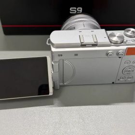 Panasonic LUMIX S9 広角ズームレンズキット DC-S9N-D