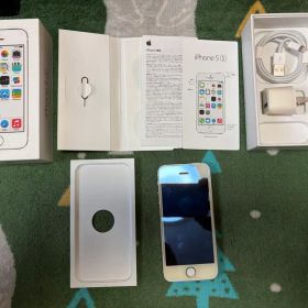 Apple iPhone5S（ゴールド本体と付属品）