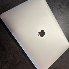 Apple MacBookPro13 2017TouchBar搭載モデル（美品）
