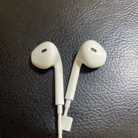 【美品】Apple純正 EarPods Lightningコネクタ 有線イヤホン