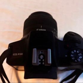 Canon EOS R100 本体
