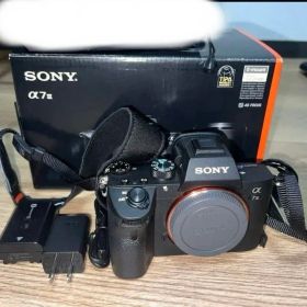 美品！SONY α7 III ミラーレスカメラ