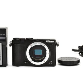 美品 ニコン 1 J5 ミラーレスデジタルカメラボディ ブラック Nikon