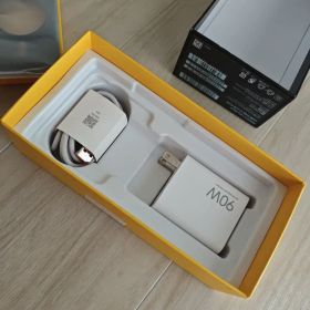POCO F7 Pro 本体 90W急速充電器付属