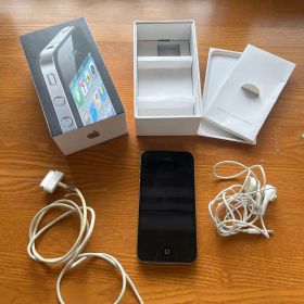 Apple iPhone 4 32GB ブラック 本体
