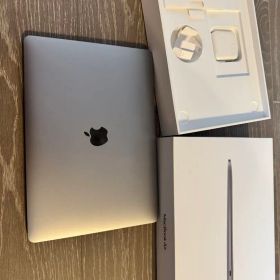 MacBook Air 2020 本体M1チップ 256gb スペースグレー