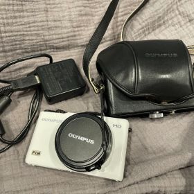 OLYMPUS オリンパス XZ-1 コンデジ ホワイト カメラカバー付き