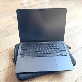 MacBook Air M2 13インチ ミッドナイト8GB/256GBケース付