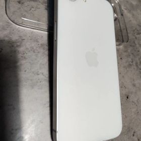 iPhone 16e ホワイト(美品)