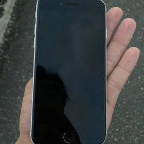 Apple iPhone SE 第2世代 本体 ホワイト