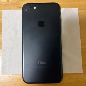 Apple iPhone 7 32GB ブラック 本体