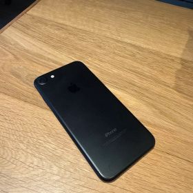 Apple iPhone 7 32GB A1779 SIMフリー 本体