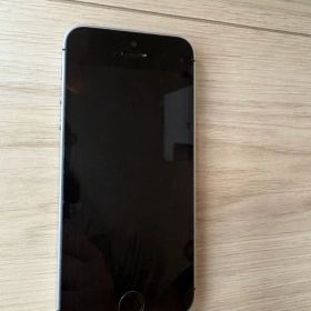 Apple iPhone SE 本体 32GB