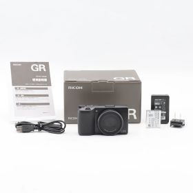 【ショット数1,567】RICOH GR IIIx コンパクトデジタルカメラ｜APS-Cセンサー搭載・40mm相当単焦点｜高画質スナップ／旅行撮影向け・リコー GR3x【中古】