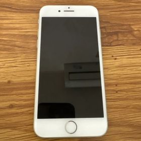 【美品】Apple iPhone 8 シルバー 64GB 本体