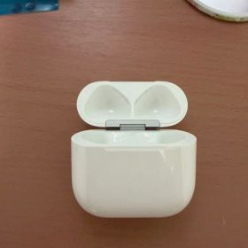 AirPods 4（ANC非対応）