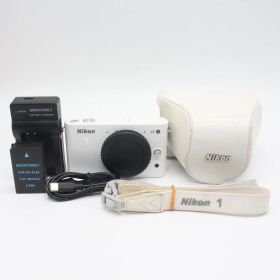 7796ショット！■極上品■ Nikon Nikon 1 J2 ボディー ホワイト