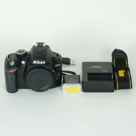 [美品 | シャッター数2,010回] Nikon D3200ボディ ブラック | ニコンFマウント