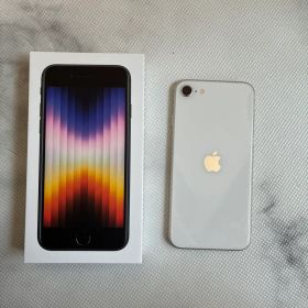 Apple iPhone SE 第3世代 本体 ホワイト