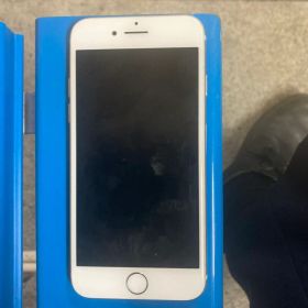 Apple iPhone 7 シルバー 本体