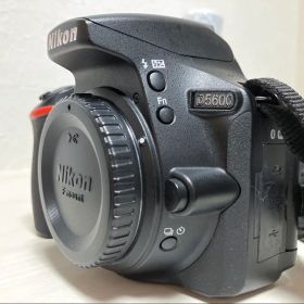 Nikon D5600 デジタル一眼レフカメラ 本体のみ