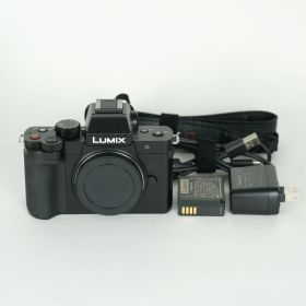 [美品 | シャッター数3,227回] Panasonic LUMIX DC-G100D ボディ | マイクロフォーサーズマウント