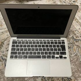 Apple MacBook Air 11インチ (Early 2015)
