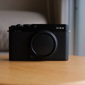 FUJIFILM X-E4(FUJIFILM X-E4) 中古 124,000円 | ネット最安値の価格