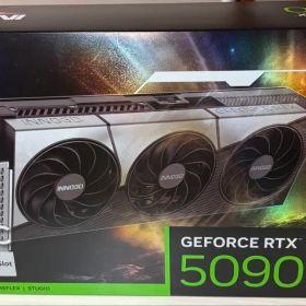 INNO3D GeForce RTX 5090 X3 OC 本体