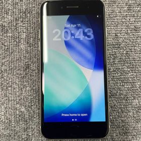 Apple iPhone SE 64GB 本体