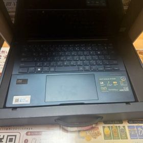 ASUS Zenbook 14 OLED 本体