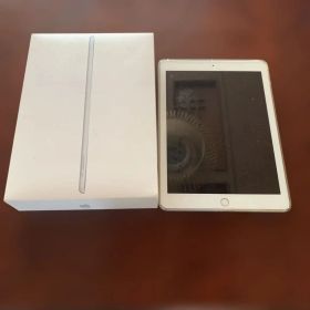 iPad 第6世代 32GB wifiモデル シルバー 本体 箱 カバー